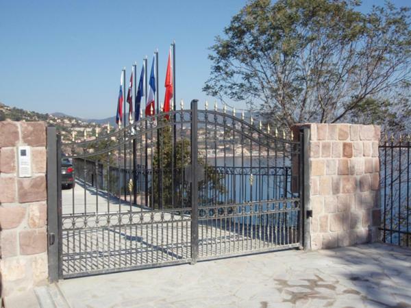 Villas And Suites La Coraillere Resort Théoule-sur-Mer Екстериор снимка